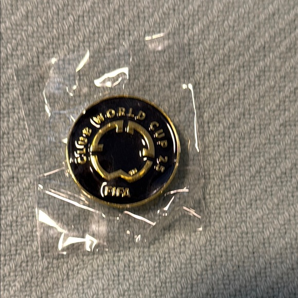 FIFA Club World Cup Pin - Picture 1 of 2